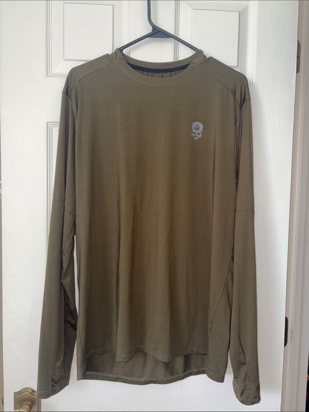 Skull Logo Long-Sleeve Crew Performance Shirt - Olive